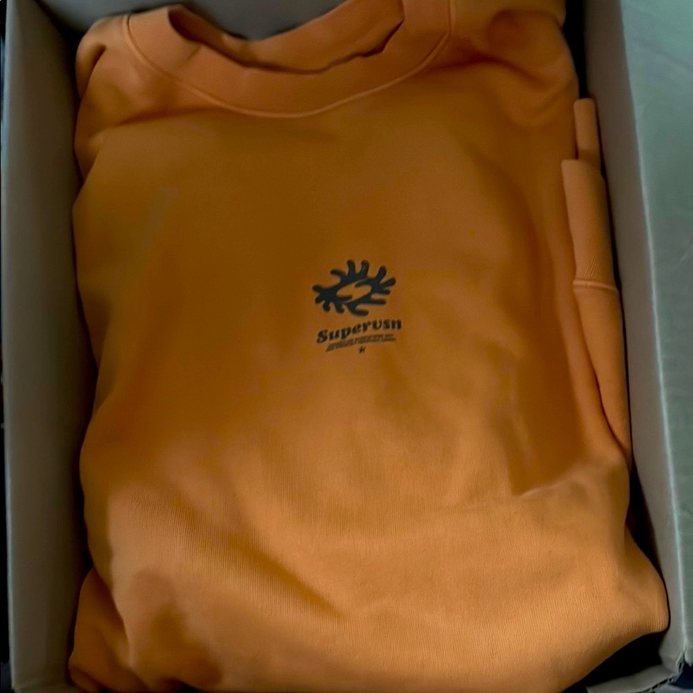 1 xxl Supravsn Orange  try lightweight . Also. 2 pairs of beach shortz.